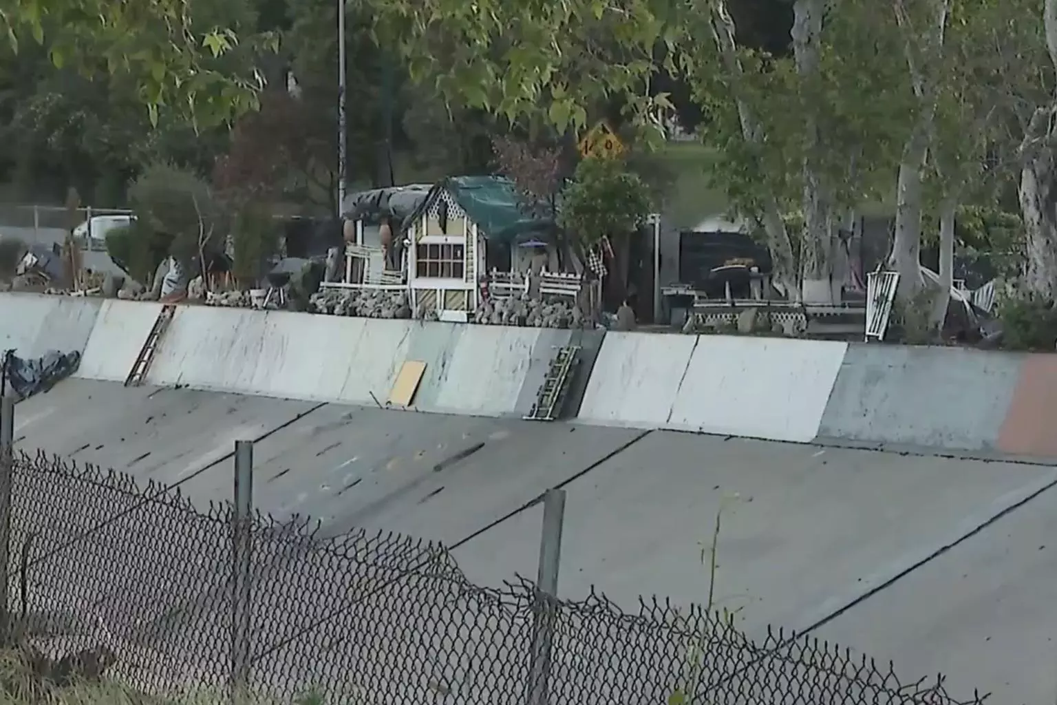 110-freeway-near-highland-park-80267048.jpg