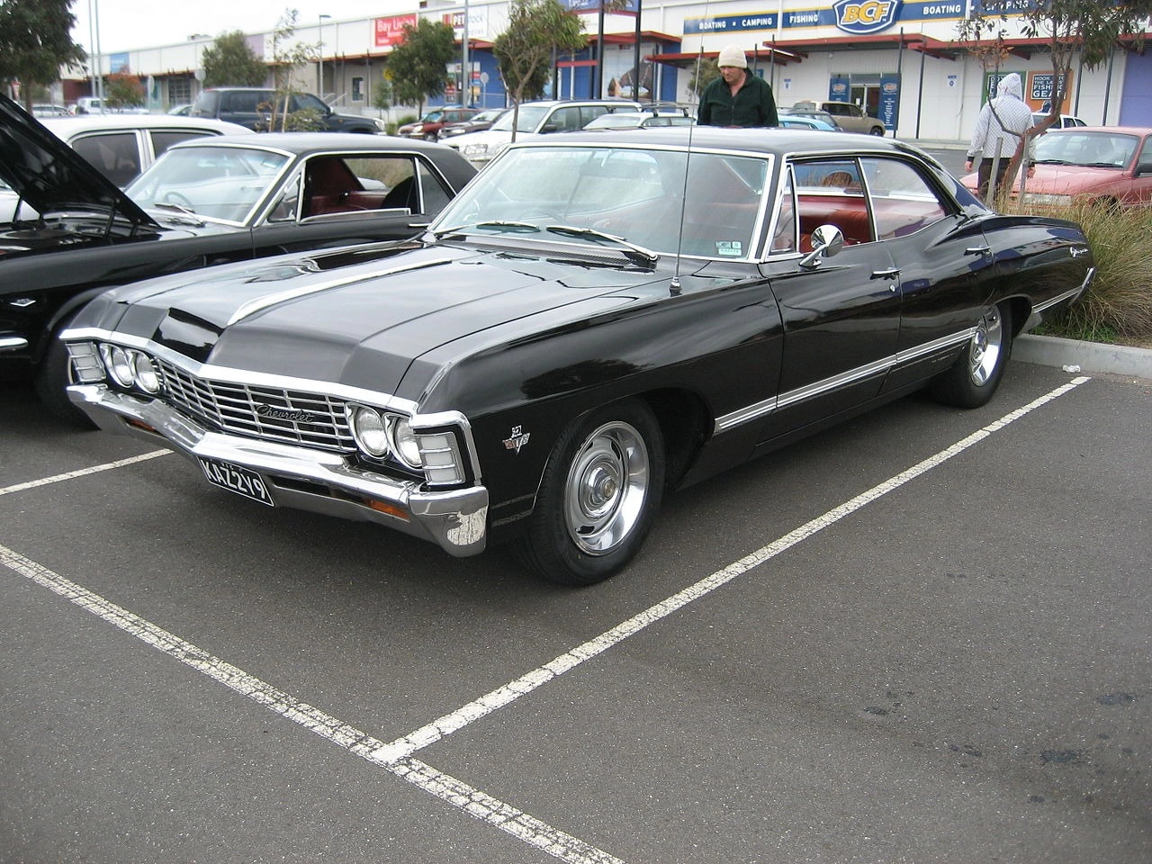 1280px-1967_Chevrolet_Impala_4_d.webp