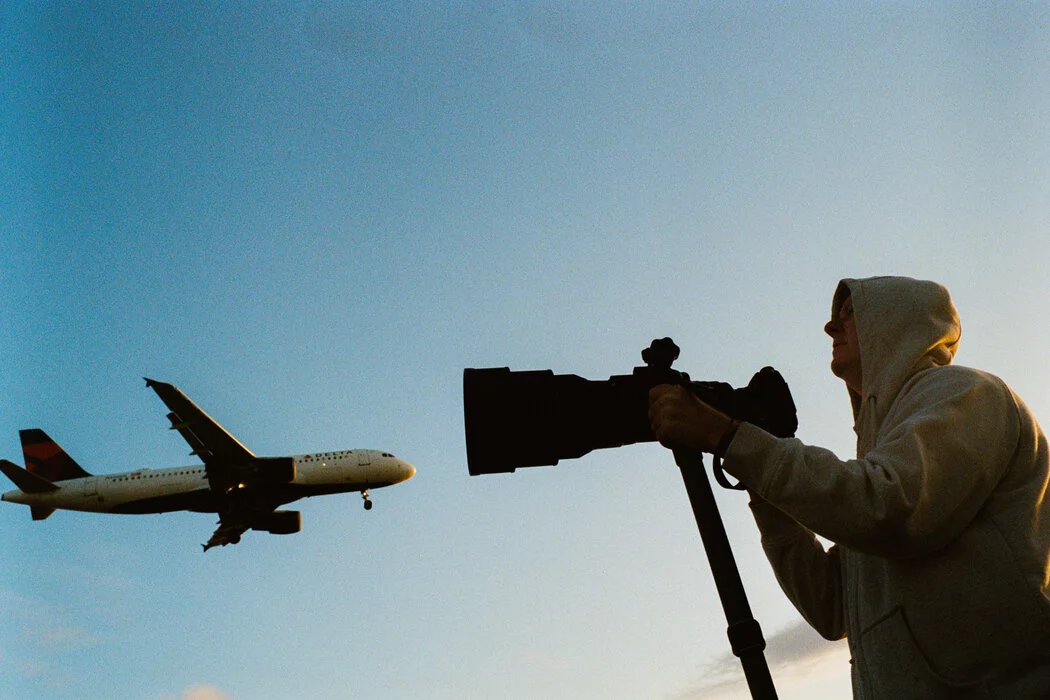 21audience-report-plane-spotting18-lbqp-master1050.webp