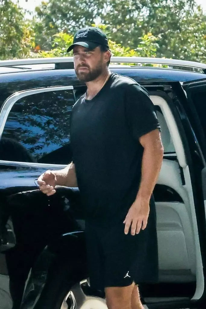 30-pm-et-travis-kelce-105013506.webp
