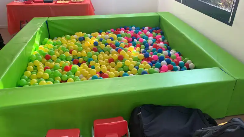 ALQUILER-PISCINA-DE-BOLAS.webp