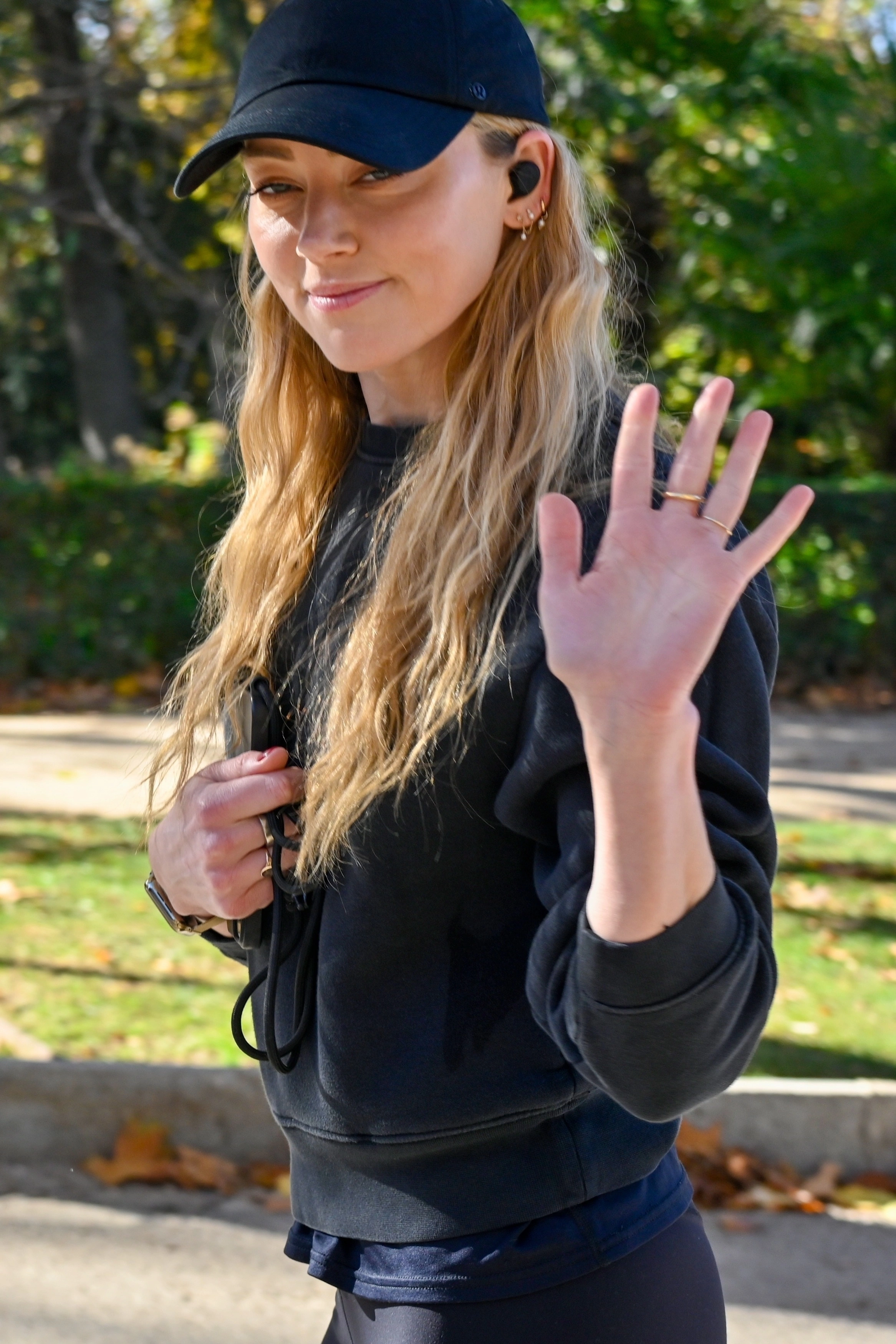 amber-heard-goes-for-a-jog-in-madrid-72383823722.webp