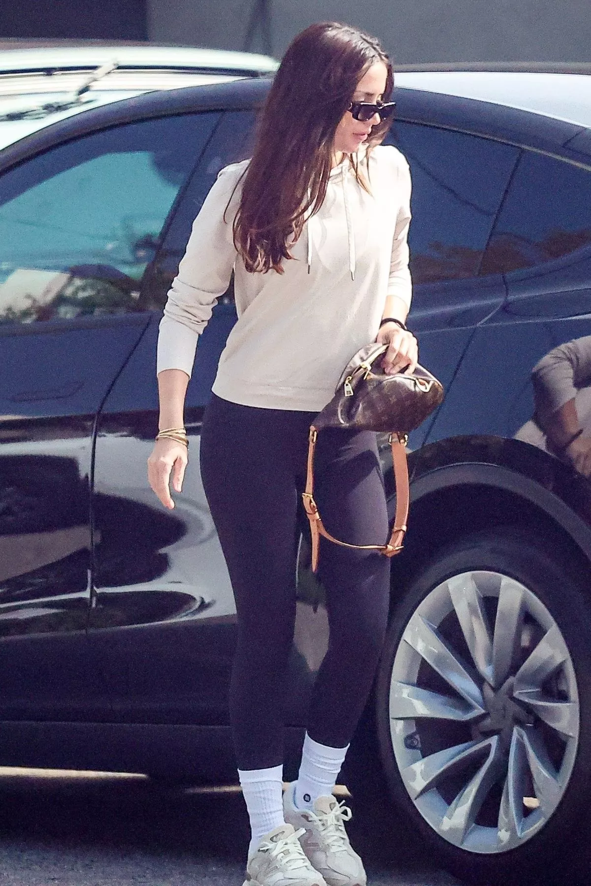ana-de-armas-arrives-at-a-gym-in-santa-monica-11-03-2025-3.jpg