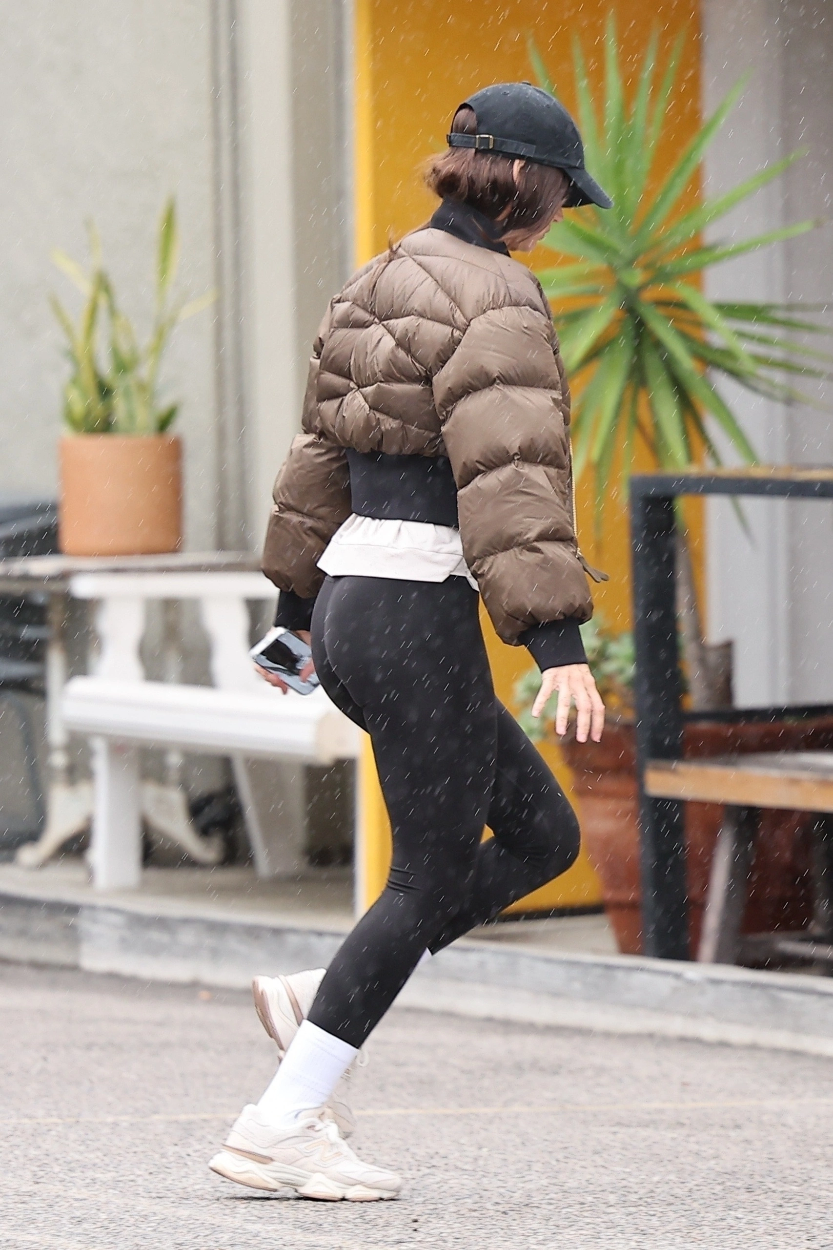 ana-de-armas-spotted-in-santa-monica-after-gym-session-31334016952.webp