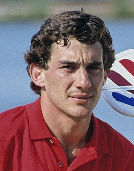Ayrton_Senna_Pesawat_RC_Cropped.webp
