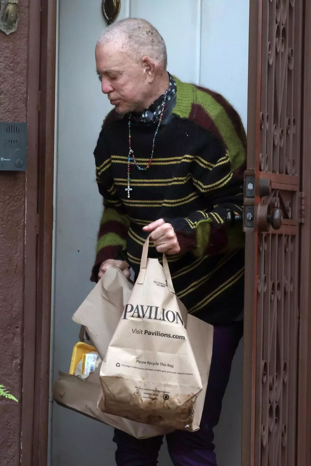 bald-unrecognizable-mickey-rourke-spotted-118150438_c2083e.webp