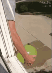 balloon-prank.gif