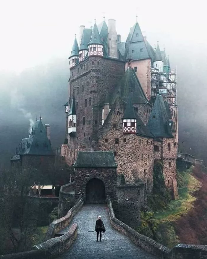 beautiful-abandoned-world-pictures-5-62f34fd8cd26c__700.webp