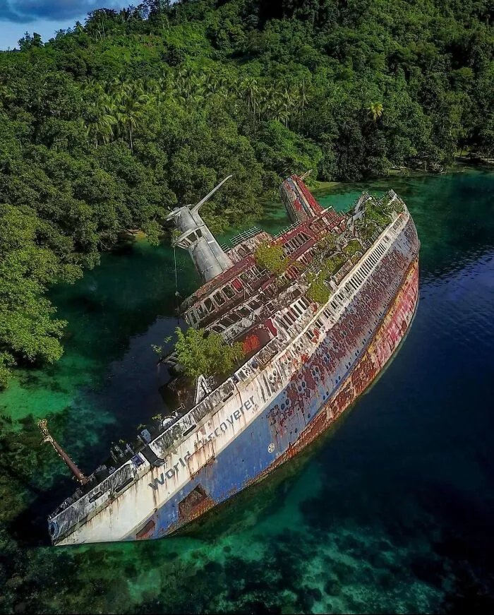 beautiful-abandoned-world-pictures-62f36e3fedc7c__700.webp
