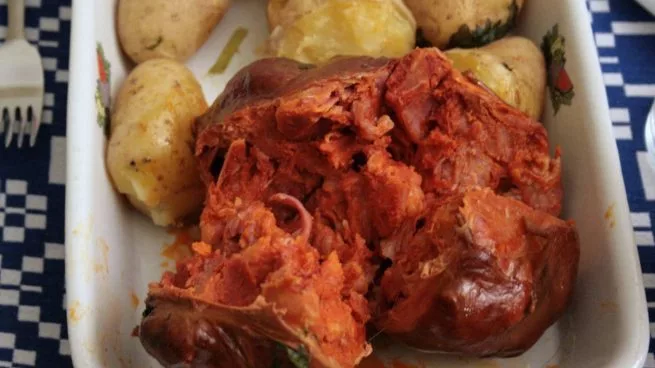 botillo-con-patatas-y-repollo-655x368.webp