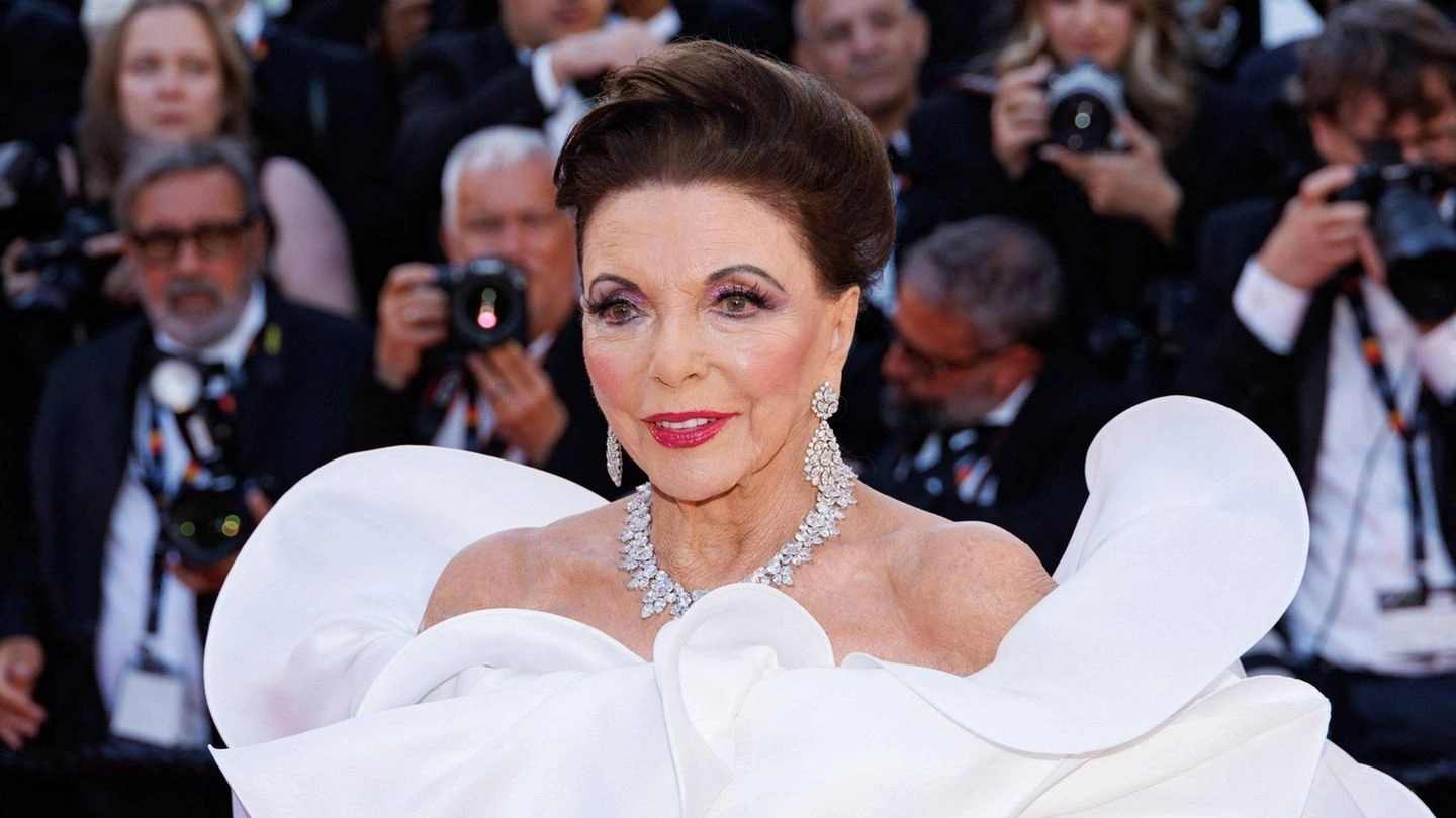 cannes-joan-collins-1.webp