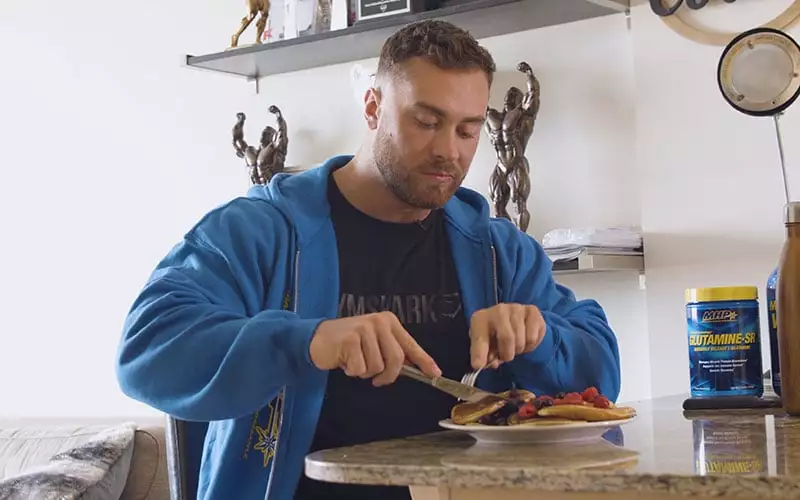 chris-bumstead-breakfast.webp