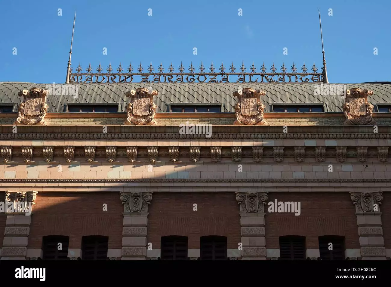 close-up-of-the-rooftop-of-atocha-train-stations-in-madrid-spain-2H0826C.webp