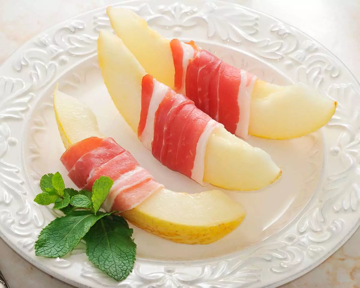 como-hacer-melon-con-jamon.webp