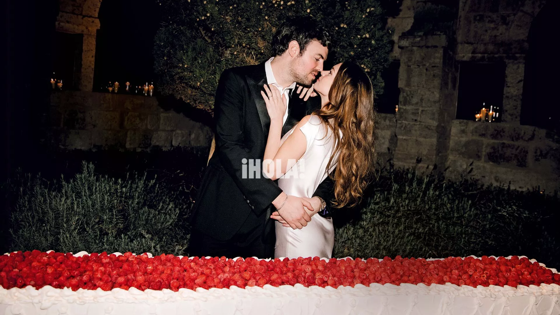 eb9cb70c3720-stellaalexweddingdiasdevinoyrosas-76cut-copia.webp