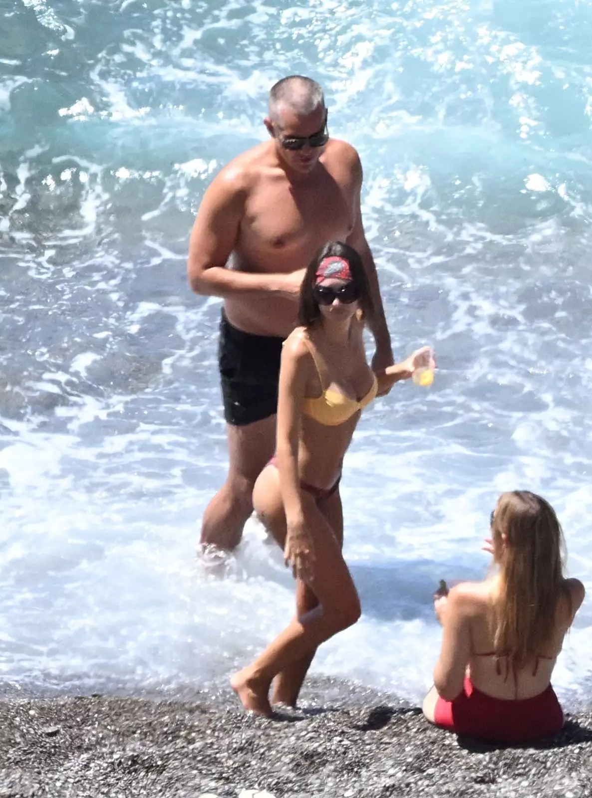 EMILY-RATAJKOWSKI-ENJOYS-A-BIKINI-BEACH-DAY-WITH-NEW-BOYFRI-23-.webp