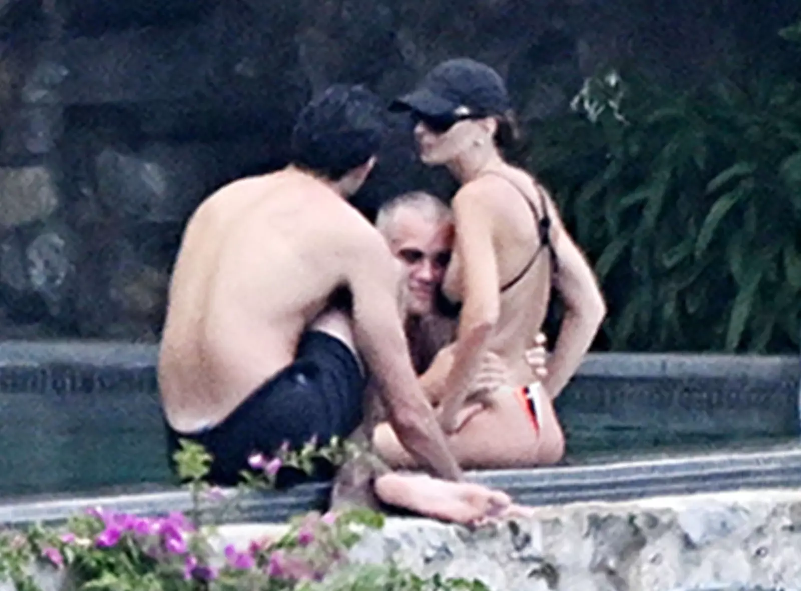 EMILY-RATAJKOWSKI-ROCKS-A-BIKINI-POOLSIDE-WITH-DJ-ORAZIO-RISPO-IN-STUNNING-AMALFI-COAST-17-.webp