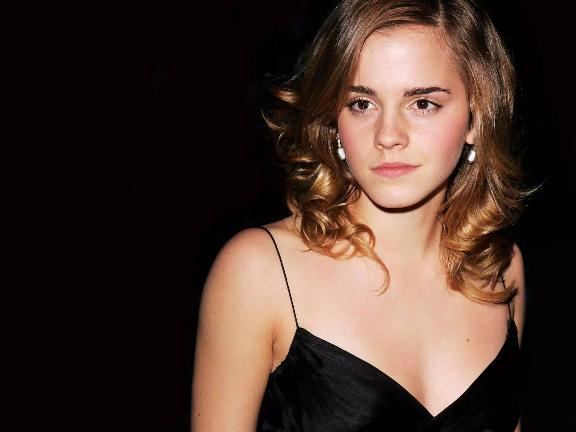 emma-hd-high-quality-1080P-wallpaper.webp