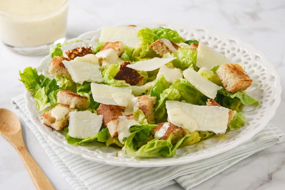 ensalada-cesar-casera.webp