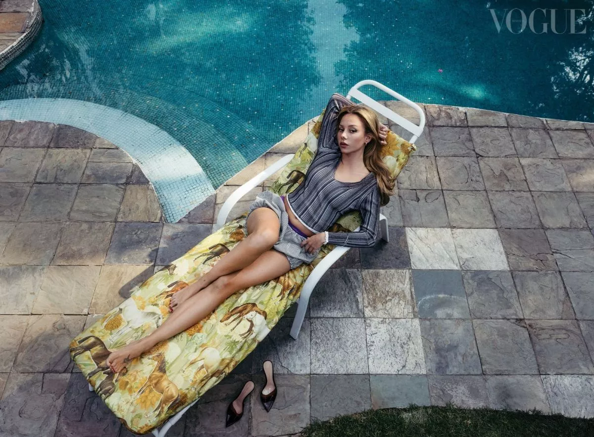 ester-exposito-for-vogue-mexico-june-2025-5.jpg