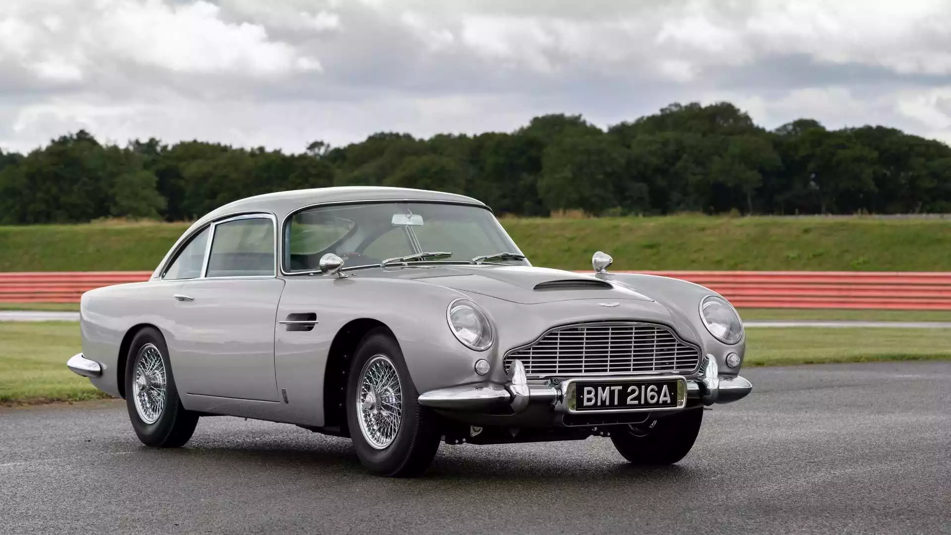 first-aston-martin-db5-goldfinger-continuation-car.webp