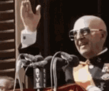 franco-facha-uvasm-saluda.gif