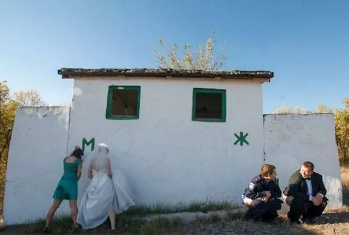 funny-weird-russian-wedding-photos-113-5ac47e285bb75__700.webp