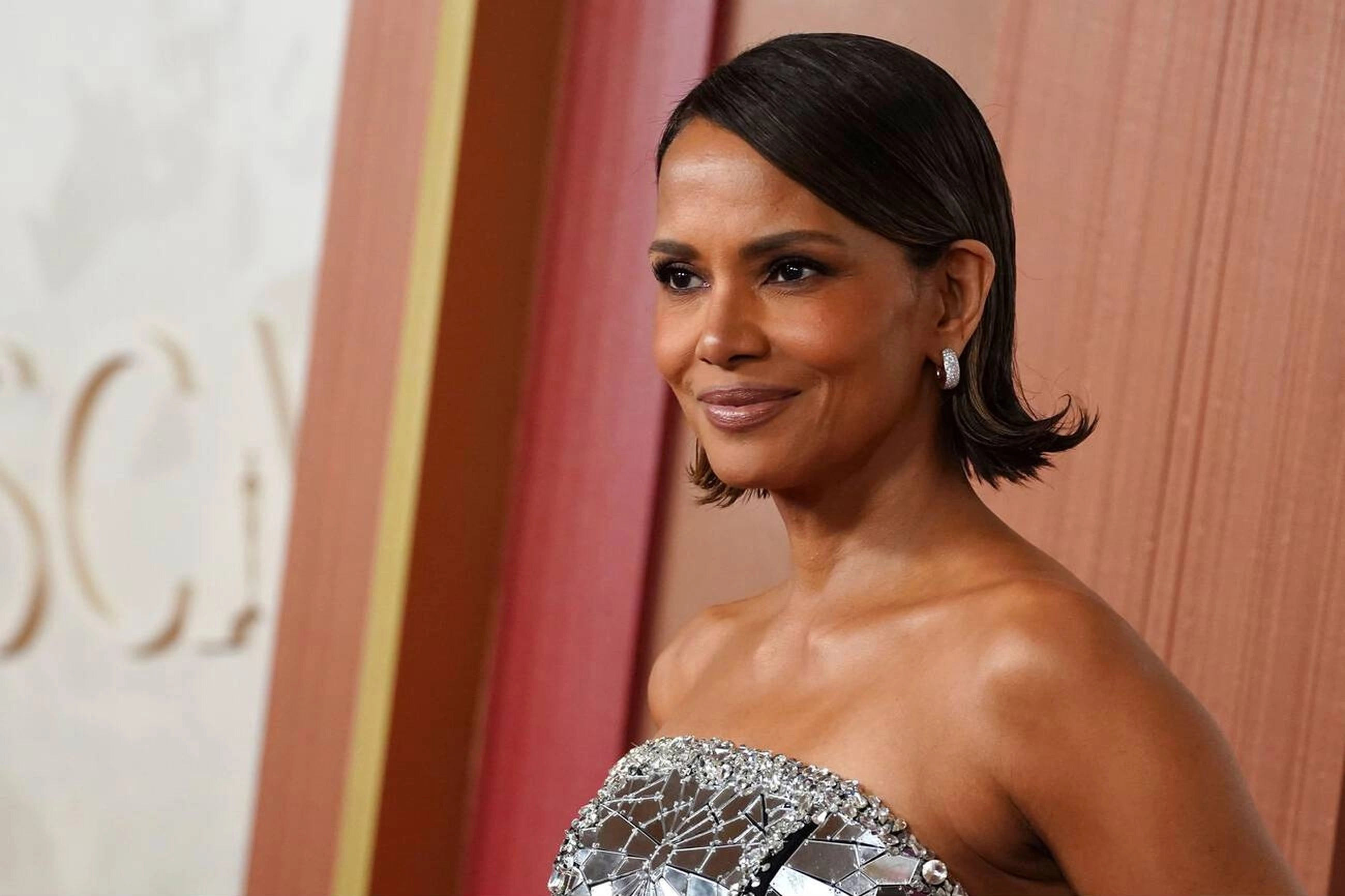 halle-berry-at-the-97th-academy-awards-in-hollywood-46513875729.webp