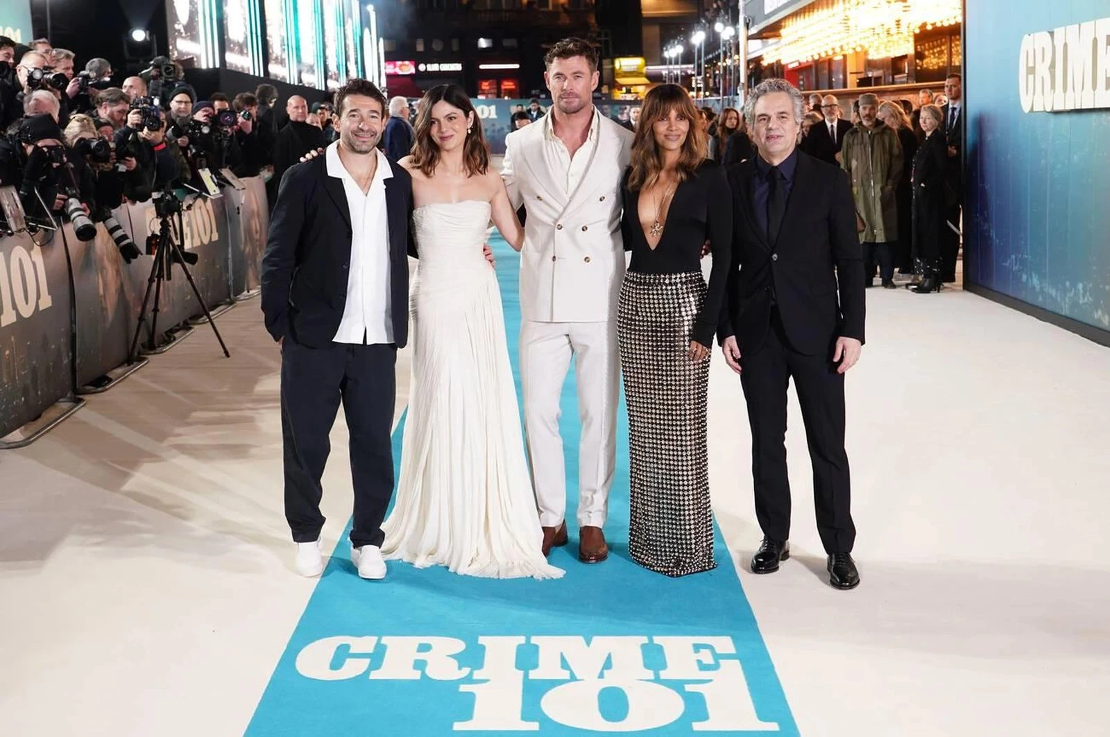 HALLE-BERRY-CRIME-101-UK-GALA-SC (3).webp