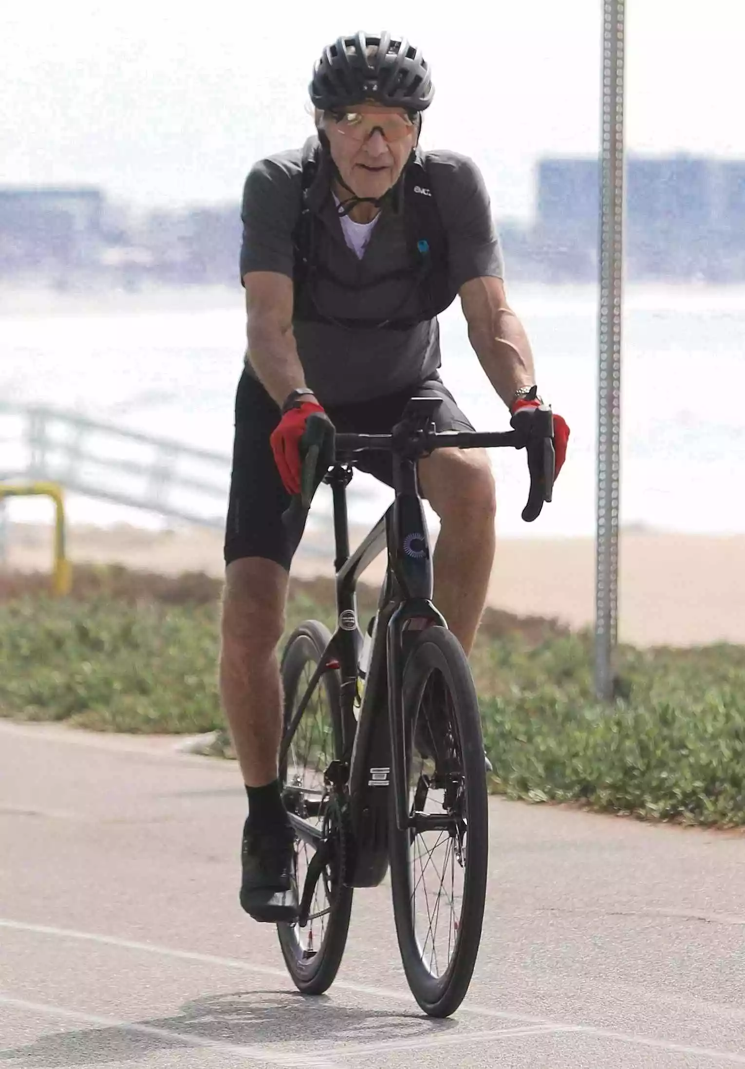 harrison-ford-road-bike-1-102825-6801735a477c4bd29b90c3aea3a09783.webp