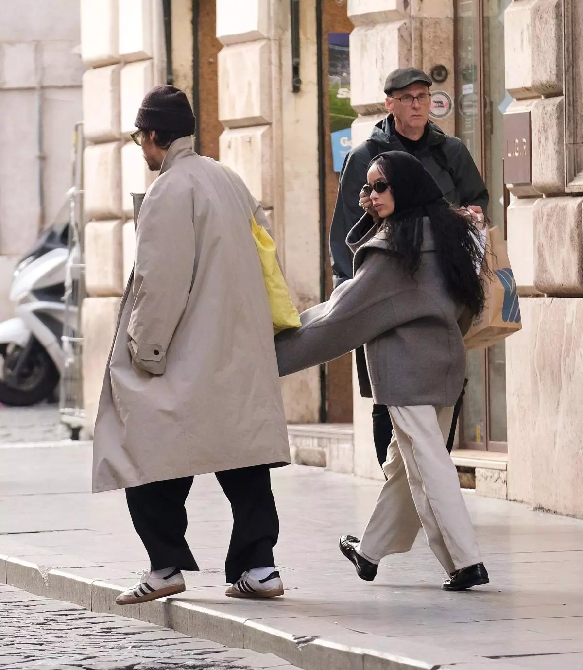 harry-styles-zoe-kravitz-looked-116299748.webp