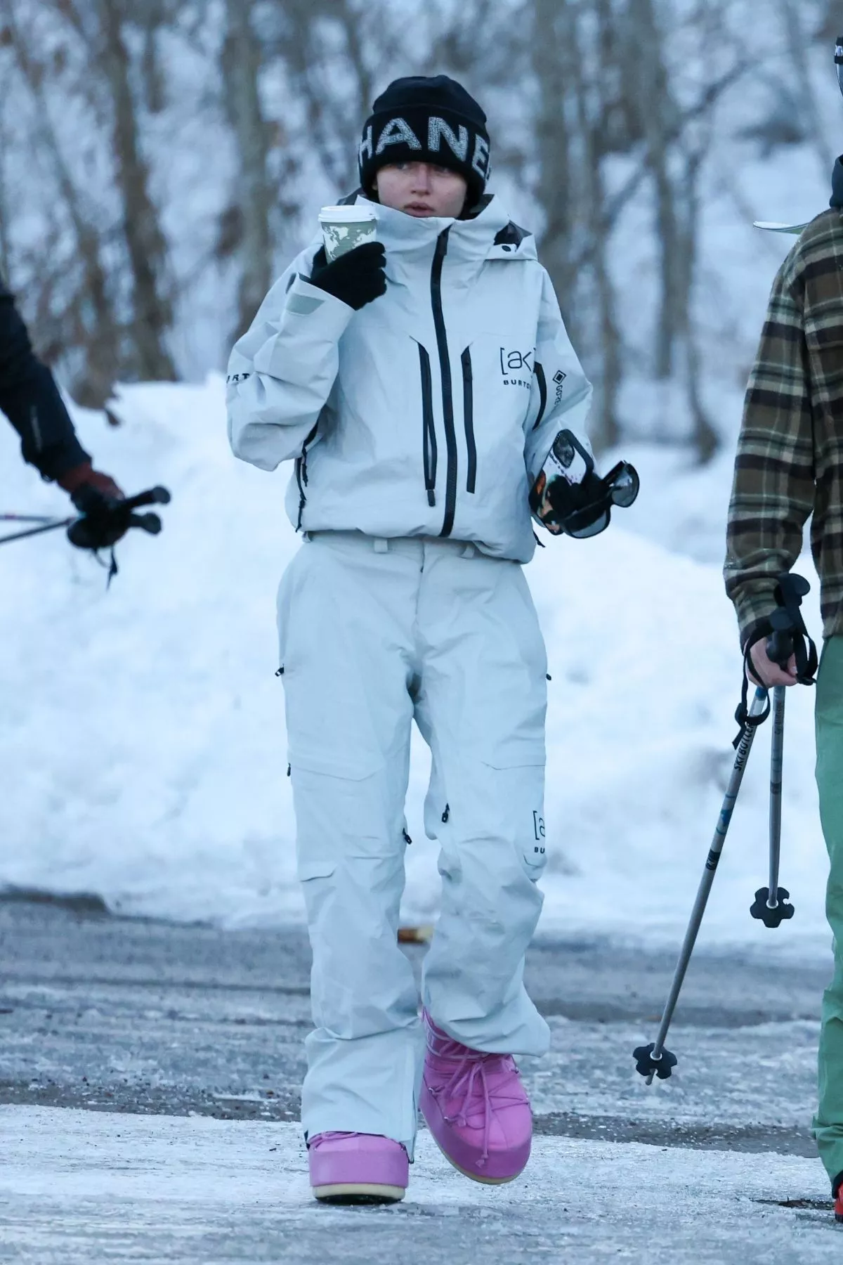 heidi-and-leni-klum-hits-aspen-slopes-12-20-2024-4.webp