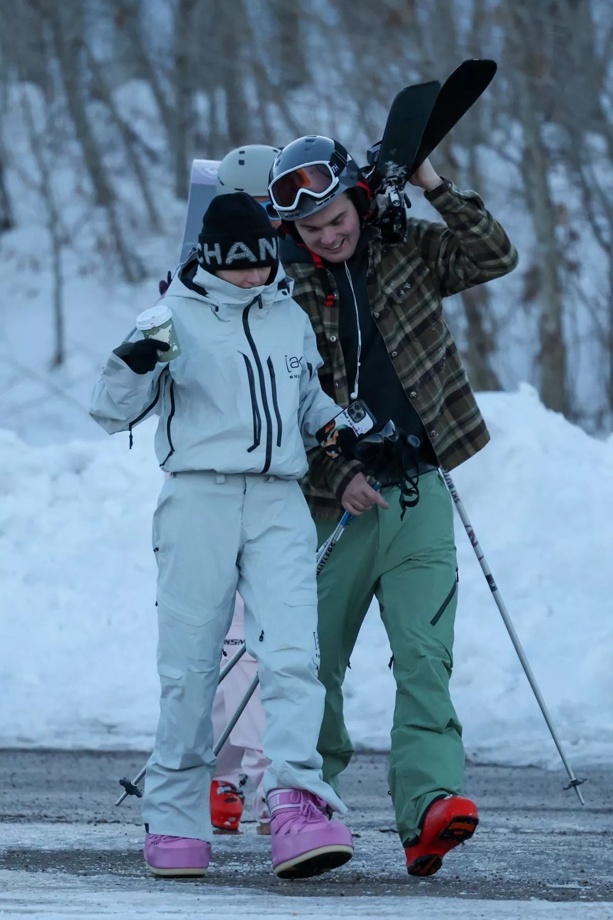 heidi-and-leni-klum-hits-aspen-slopes-12-20-2024-5.webp
