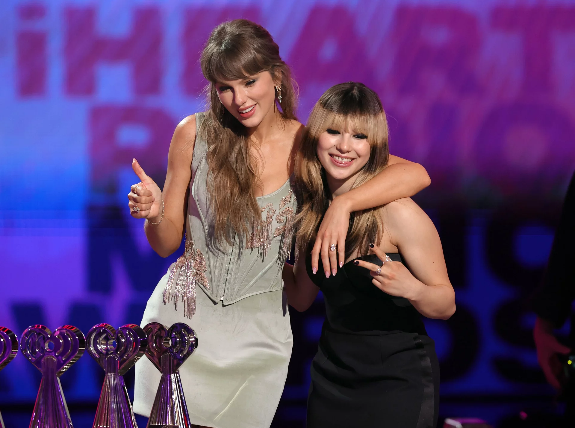HEYeVIeasAEoPhW.webp