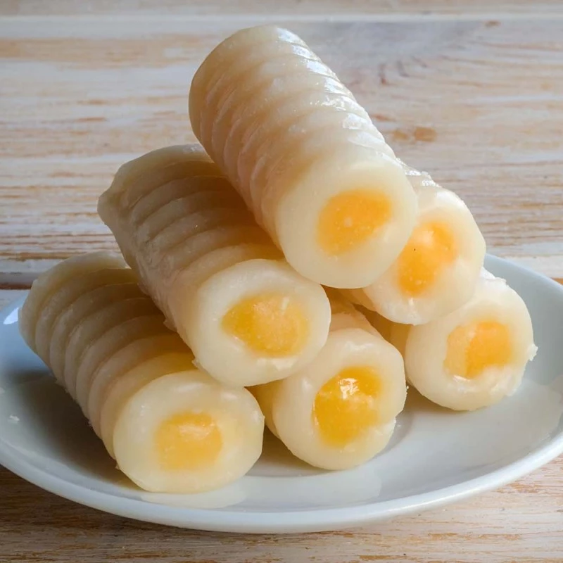 huesos-de-santo-un-dulce-tradicional-para-los-ninos-md-596402427.webp