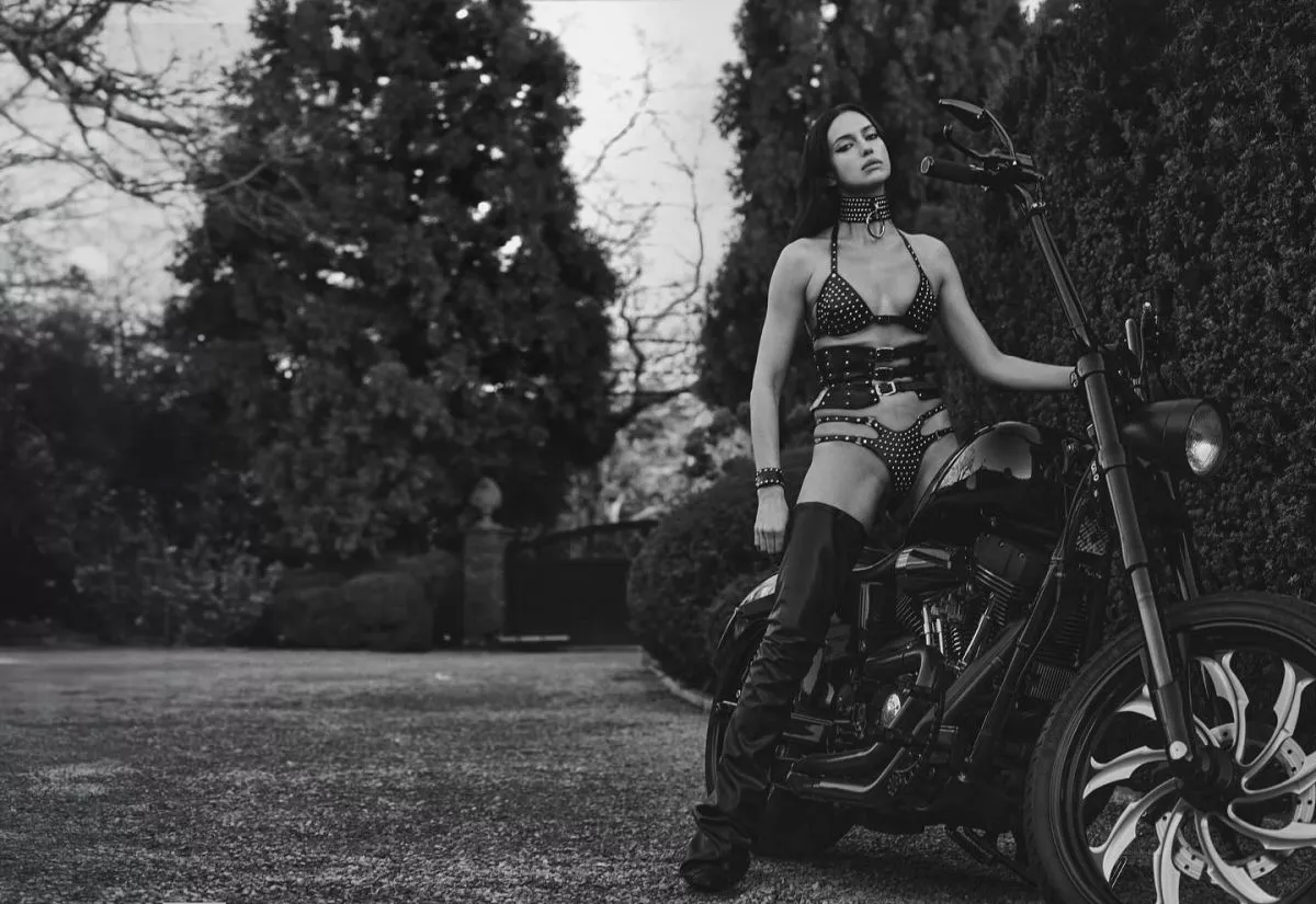 irina-shayk-for-v-magazine-janaury-2026-6.webp