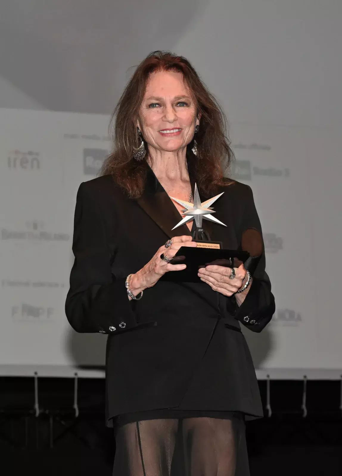 JACQUELINE-BISSET-43RD-EDITION-TORINO-FILM-FESTIVAL-OPENING-RED-CARPET-18.webp