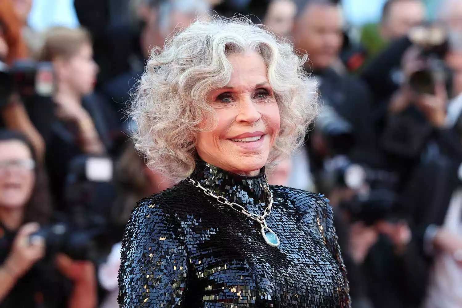 jane-fonda-cannes-051226-5cbeda7b05c8471db3af6668bcdb3708 (1).webp