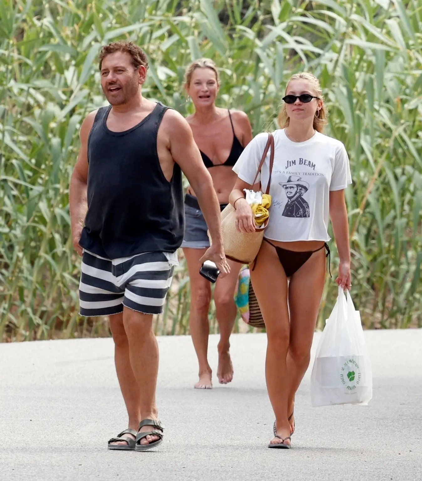 kate-and-lila-moss-enjoy-beach-day-in-ibiza-17083955030.webp