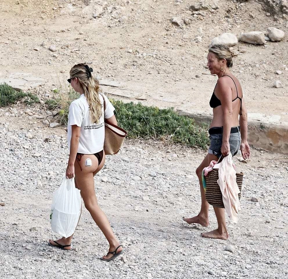 kate-and-lila-moss-enjoy-beach-day-in-ibiza-83793955028.webp