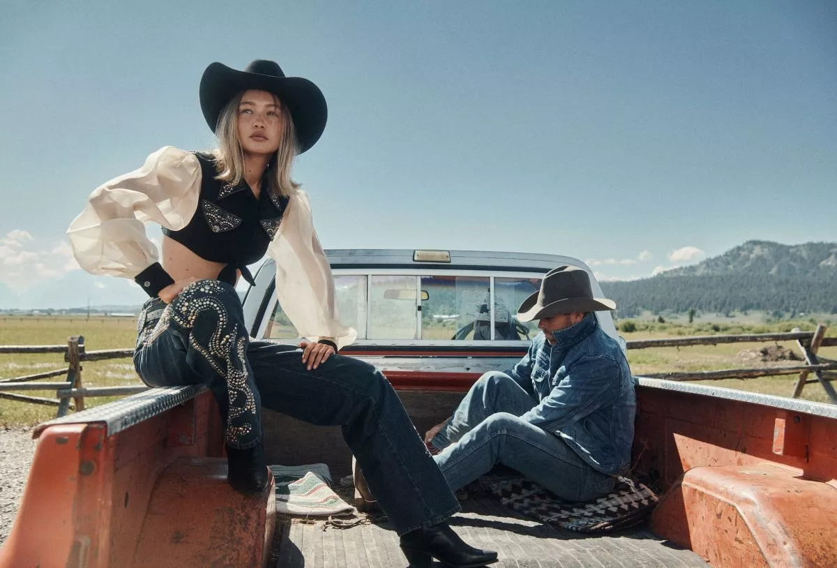 kendall-jenner-and-gigi-hadid-for-vogue-magazine-october-2025-12.webp