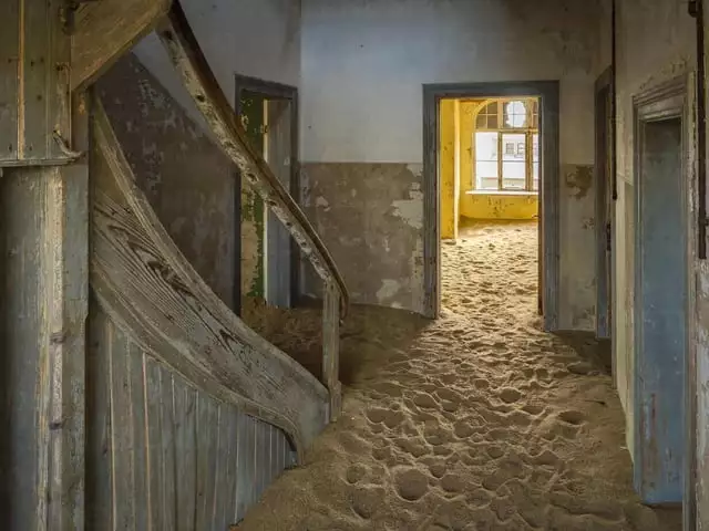kolmanskop-namibia-once-a-diamond-mining-site-in-the-early-v0-mw7jly95w1if1.webp