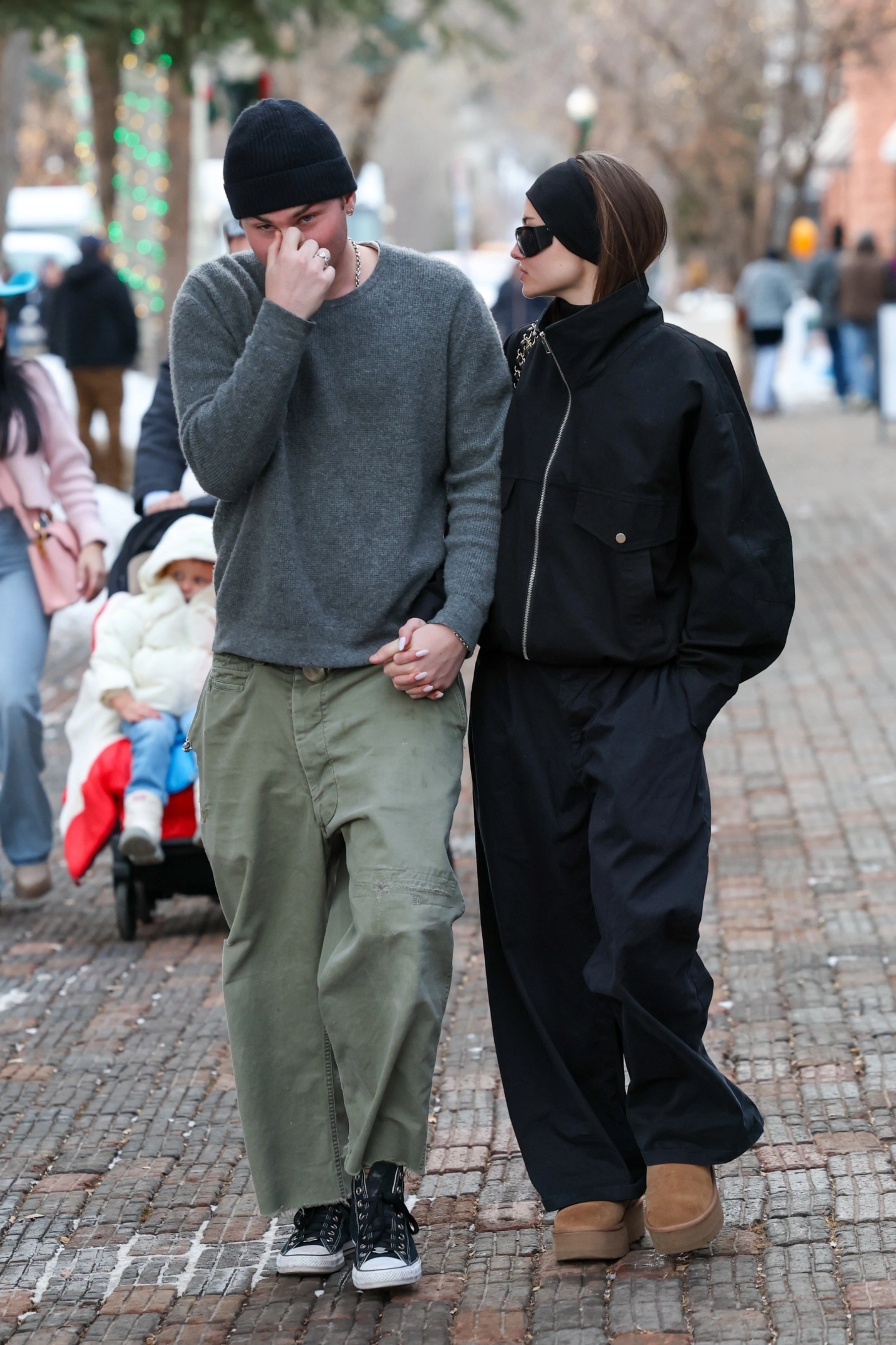 leni-klum-spotted-shopping-at-bottega-veneta-in-aspen-17543833047.webp