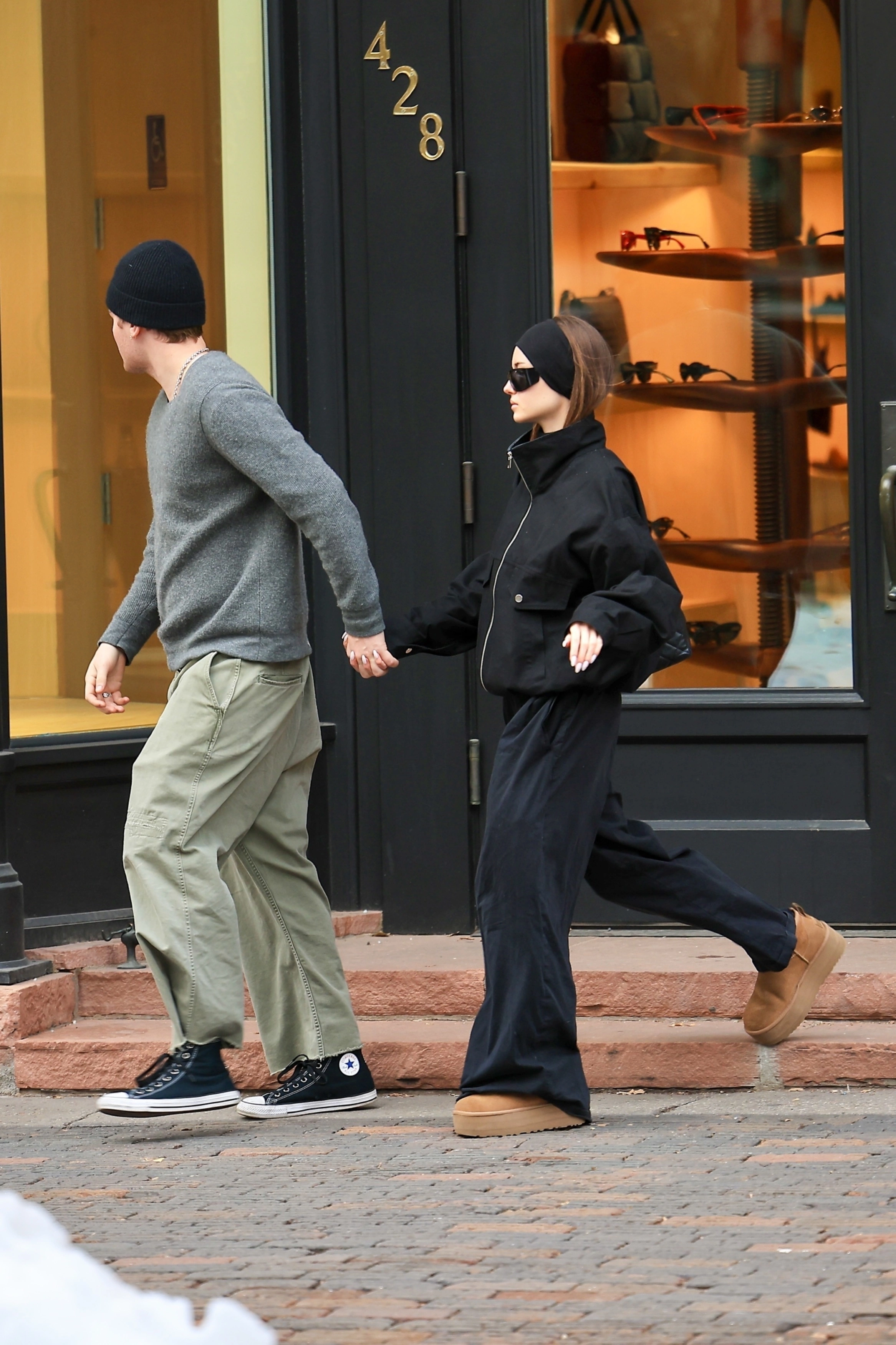 leni-klum-spotted-shopping-at-bottega-veneta-in-aspen-43103833039.webp