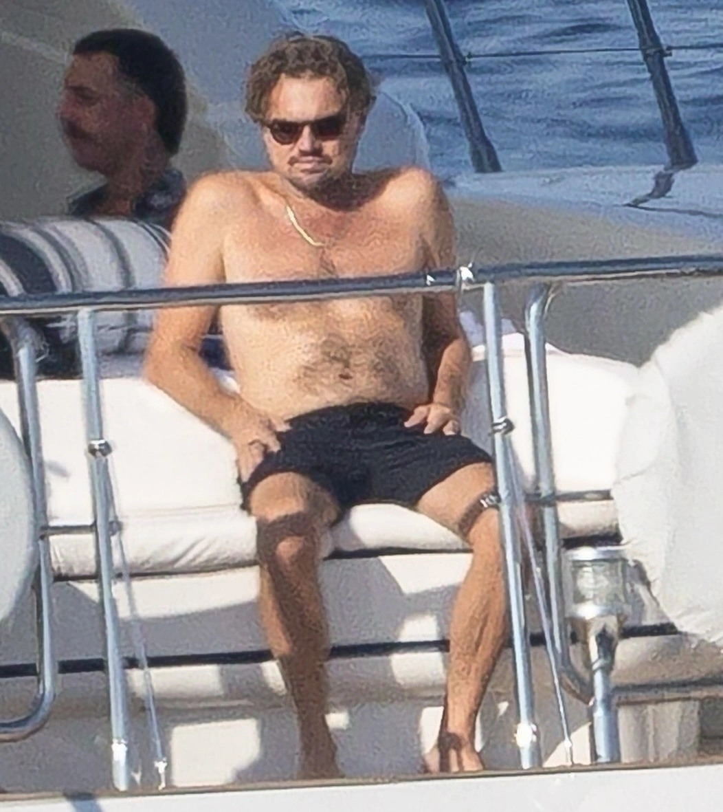 Leonardo DiCaprio and Vittoria Ceretti unwind off the coast of Formentera 📸 @backgrid_usa (2).webp