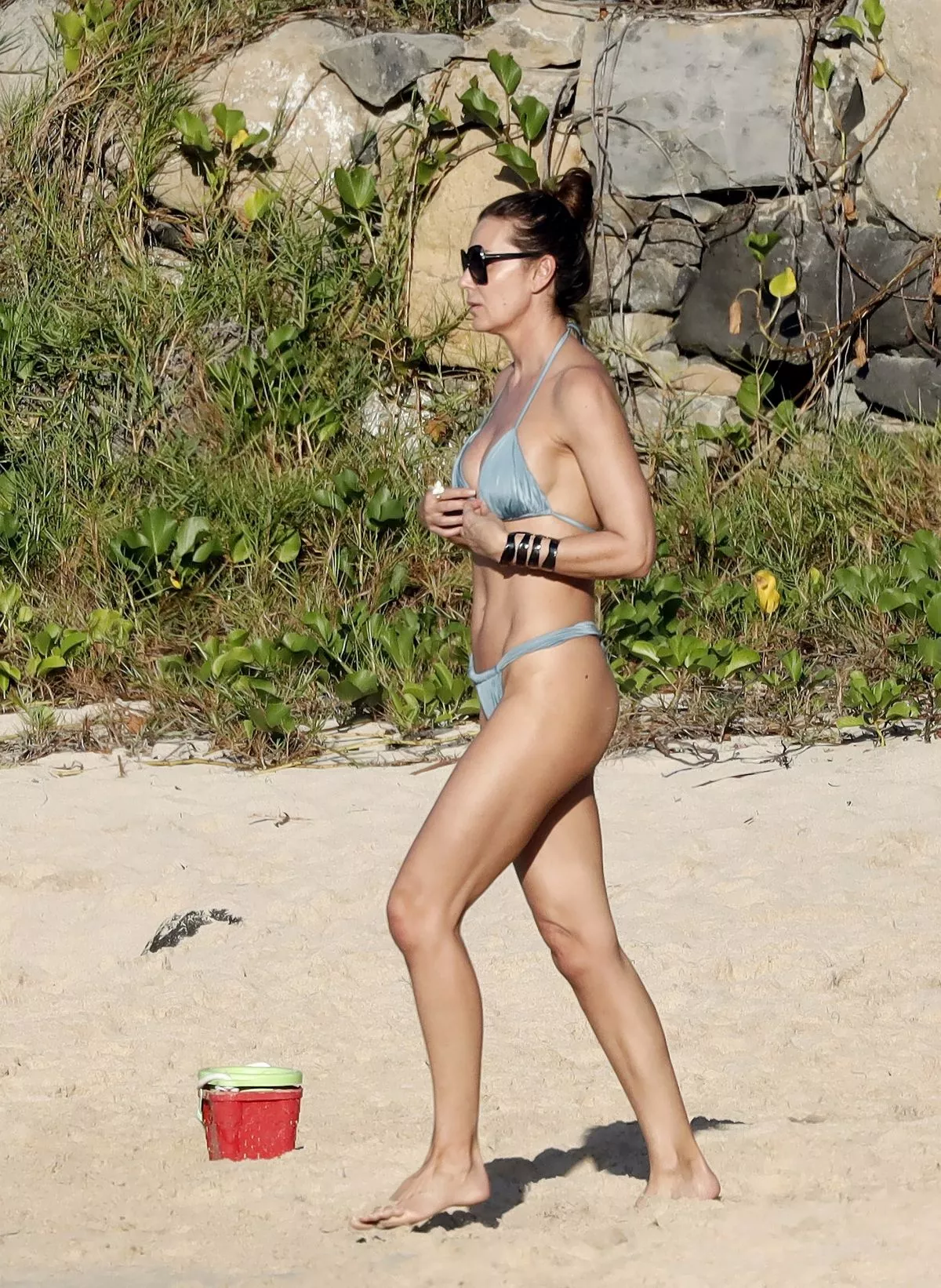 mar-flores-in-bikini-at-a-beach-in-st-barths-12-26-2024-7.webp