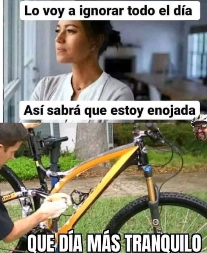 meme mujer ignora a su pareja y él está tranquilo.webp