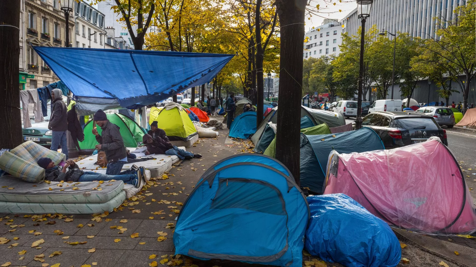 Migrants-in-Paris-Camps.webp