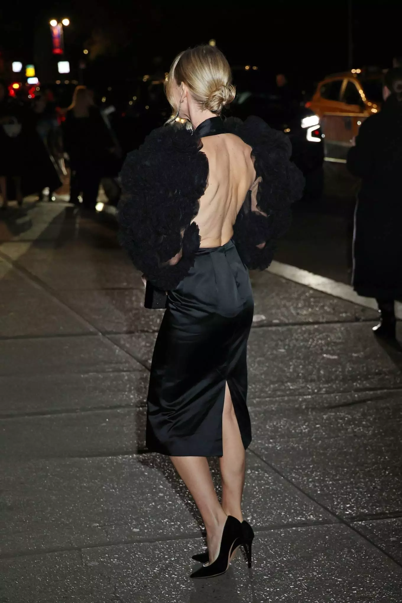 Naomi-Watts---Arrives-at-the-2023-CFDA-Fashion-Awards-in-NYC-02.webp
