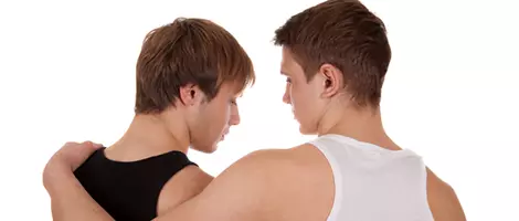 Pareja-homosexual.webp